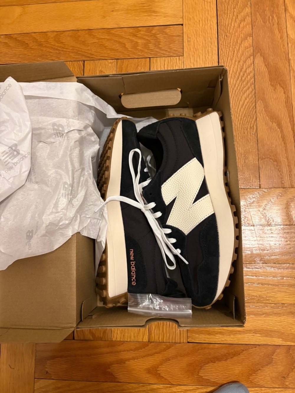 New Balance 327 Black & Cream Sneaker